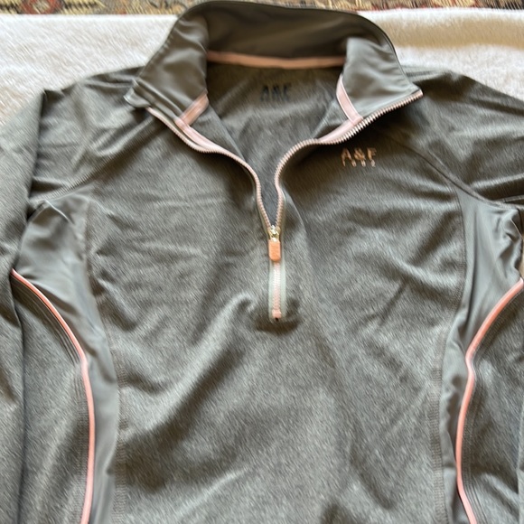 Women’s workout top - Picture 3 of 6